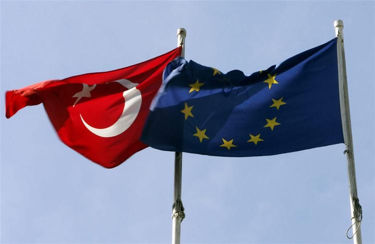 Terrorangrebet den 11 september 2001 har påvirket EU's forhold til Tyrkiet, konkluderer rapport. Men i følge en ny rapport fra et udvalg i EU-parlamentet, er Tyrkiet på rette vej mod medlemskab af unionen. 