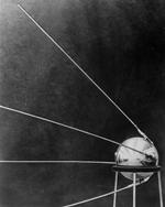 Den var lille og vejede blot 84 kilo. Man da den sovjetiske Sputnik 1 i dag for 50 år siden blev sendt i kredsløb omkring jorden hensatte den USA og resten af den vestlige verden i chok. 
