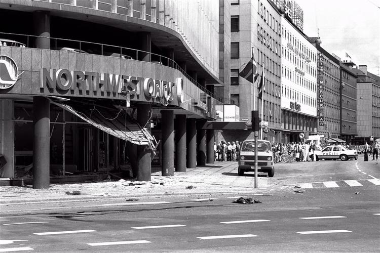 Flyselskabets facade efter terrorbombningen i 1985. 