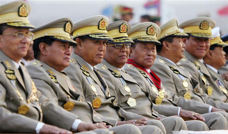 Militærjuntaen i Myanmar med general Than Shwe i spidsen har inviteret USA's ambassadør til møde fredag. 