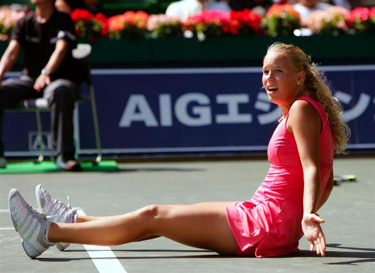Det blev et snævert nederlag i en forhopldsvis lige kamp for Caroline Wozniacki, da danskeren mødte Venus Williams i semifinalen i Japan Open. 