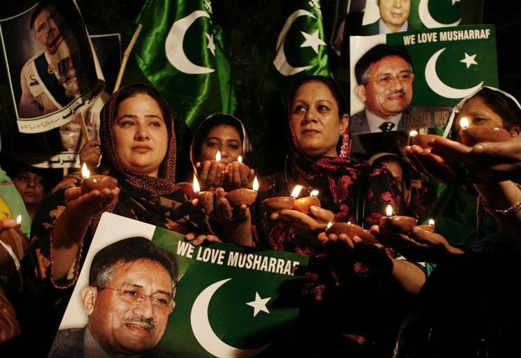 Tilhængere af general Musharraf. 