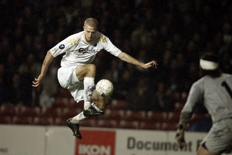 Brede Hangeland skal have en ny makker i FCK-forsvaret i de første UEFA Cup-kampe, fordi Michael Gravgaard får karantæne efter udvisningen mod Lens. 