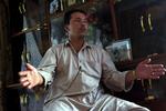 Ahmad Jaan Mahmidzada, faren til Ahmad Khan Mahmidzada, der spiller Hassan i filmatiseringen af romanen 'Drageløberen' kan se frem til at skulle forlade sit land, efter hans søns medvirken i filmen. Det er for farligt for familien at være i Afghanistan. 
