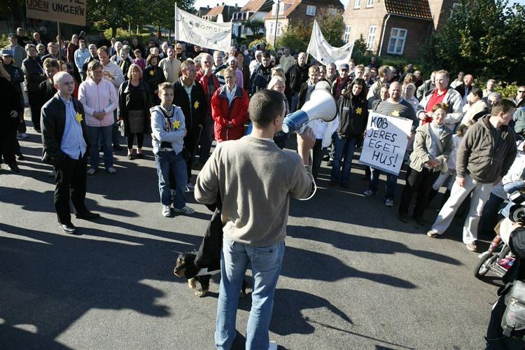 G 13's talsmand siger, at det gør indtryk, at beboerne i området omkring Grøndalsvænge Allé er mødt op for at protestere. 