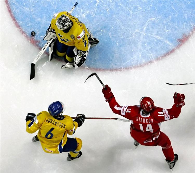 Kirill Starkov(14), her i en VM-kamp for Danmark, må vente med at få sin debut i AHL-ligaen. 