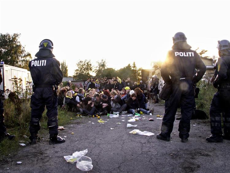 Langt de fleste af dagens anholdelser blev foretaget på Grøndalsvænge Allé 13, som aktivisterne forsøgte at indtage. 