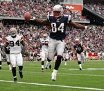 Touchdown! New England Patriots' Benjamin Watson fejrer scoring. 