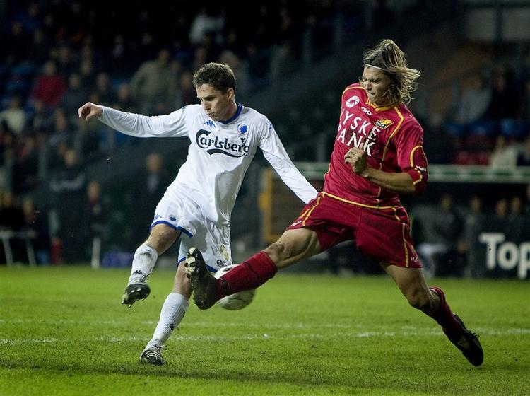 FCK's Morten Nordstrand forsøger sig. Og nej, der blev ikke mål ud af forsøget. 