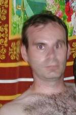 For at skjule sin identitet har manden forvrænget sit ansigt med et fotoprogram. 