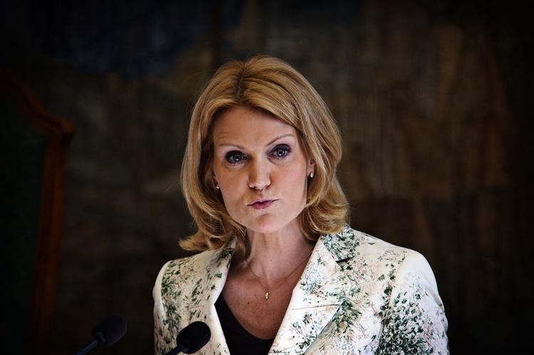 »Vi har et kæmpe problem her. Vi har familier med børn, der har boet i asylcentre i ti år, siger Helle Thorning-Schmidt. 