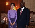 Aung San Suu Kyi og Ibrahim Gambari mødtes første gang i november sidste år. Ved Gambaris seneste besøg i Myanmar blev det til to møder med oppositionslederen. 