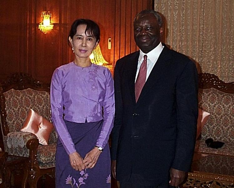 Aung San Suu Kyi og Ibrahim Gambari mødtes første gang i november sidste år. Ved Gambaris seneste besøg i Myanmar blev det til to møder med oppositionslederen. 