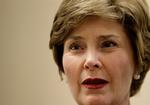 USA's førstedame Laura Bush kræver  nu, at militærjuntaen i Myanmar går af. 
