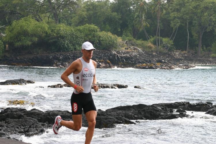 Torbjørn Sindballe blev overhalet af to konkurrenter i maratonløbet og sluttede som nummer tre i Hawaii Ironman. 
