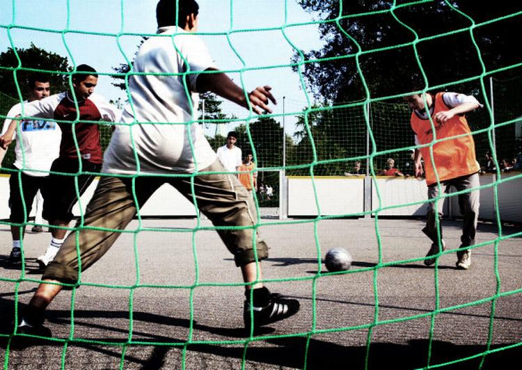 De københavnske lokalpolitikere stiller byens fodboldspillere seks oplyste baneanlæg i udsigt. Dertil kommer - blandt meget andet - et nyt kulturhus på Enghavevej og en aktivitetspark bag Mjølnerparken.  Arkivfoto: Miriam Dalsgaard 