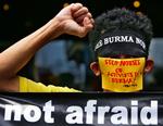 Mens FN's sikkerhedsråd endelig enedes om en erklæring, markerede demonstranter i Filippinerne deres afsky mod militærstyret i Myanmar. 