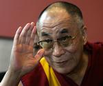 Dalai Lama møder op i den amerikanske Kongres for at modtage USA's højeste civile orden - Kongressens Guldmedalje. 
