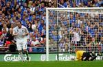 Wayne Rooney var med til at gøre de mange estiske tilskuere tavse med sit mål til 2-0. 