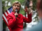 Loven siger, at primærvalget i New Hampshire skal holdes syv dage før de øvrige primærvalg. Derfor har valget her fået toneangivende status, og det er vigtigt for senator Hillary Rodham Clinton at føre i meningsmålingerne. Siden 1952 er det kun Bill Clinton og George W. Bush, som har vundet et præsidentvalg uden at vinde i New Hampshire. (Arkivfoto) 