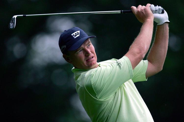 Ernie Els vandt sæsonens sidste turnering på European Tour, da han vandt slagspilsfinalen på Wentworth mod Angel Cabrera. 