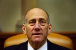 Israels premierminister Ehud Olmert skal advokatundersøges efter mistanke om politiske vennetjenester i hans tid som handelsminister. 