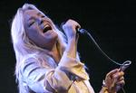 I sit 54. år er Anne Linnet stadig en af dansk populærmusiks store personligheder. 