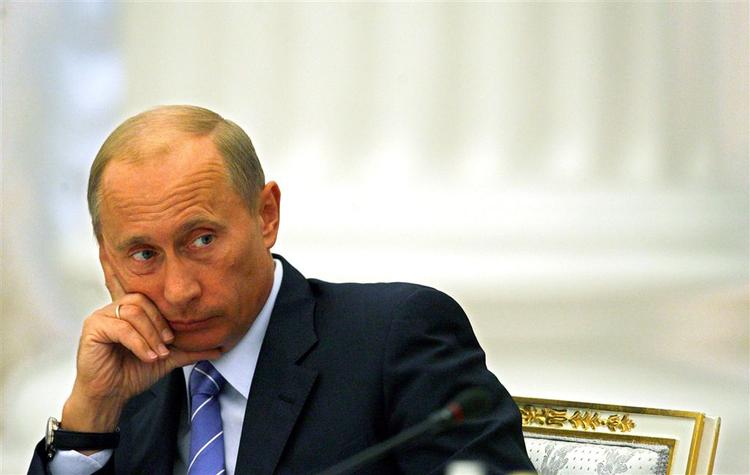 Den russiske præsident Vladimir Putin tager som planlagt til Iran. 