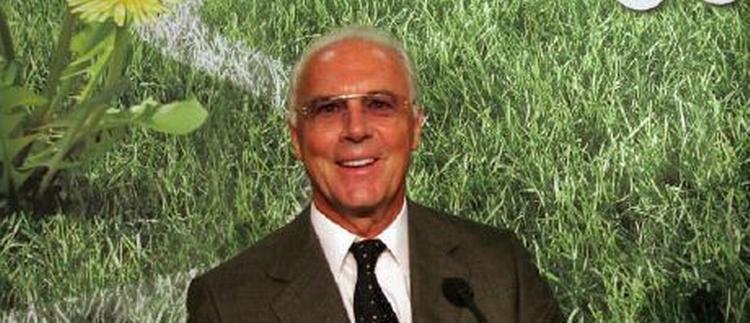 Franz Beckenbauer blev verdensmester som spiller i 1974 og vandt VM som træner i 1990. - Foto: AP. 