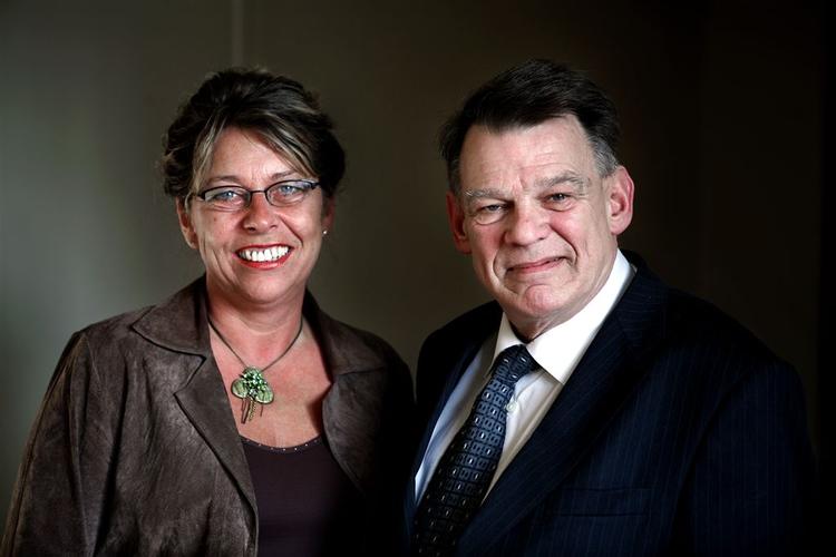 Irene Simonsen (V) og Jesper Langballe (DF) er enige om, at den kritiske rapport om behandlingen af indvandrere er værdiløs. 