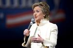 Hillary Clinton fører i de nationale meningsmålinger. 