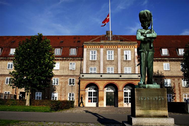 Flagene gik på halv på livgardens kaserne, da to soldater mistede livet i slutningen af september. 