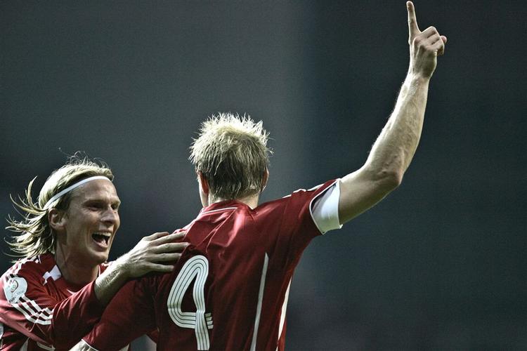 Ulrik Laursen jubler med Christian Poulsen. 