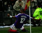 Thierry Henry gjorde lidt mere end sædvanligt ud af at fejre scoringen mod Litauen, der gjorde ham til fransk rekoldholder. 