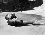 Burt Lancaster og Deborah Kerr kysser i den berømte sex-on-the-beach-scene fra 'Herfra til evigheden'. 