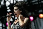 Amy Winehouse optræder ved en koncert i Chicago i foråret. 