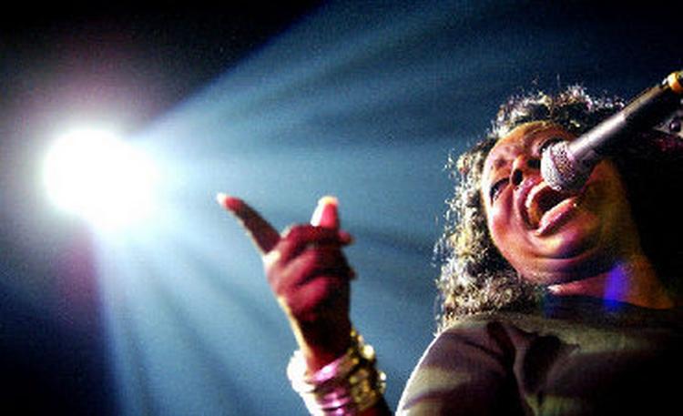 Angie Stone er et godt bud på titlen som regerende soul-dronning.