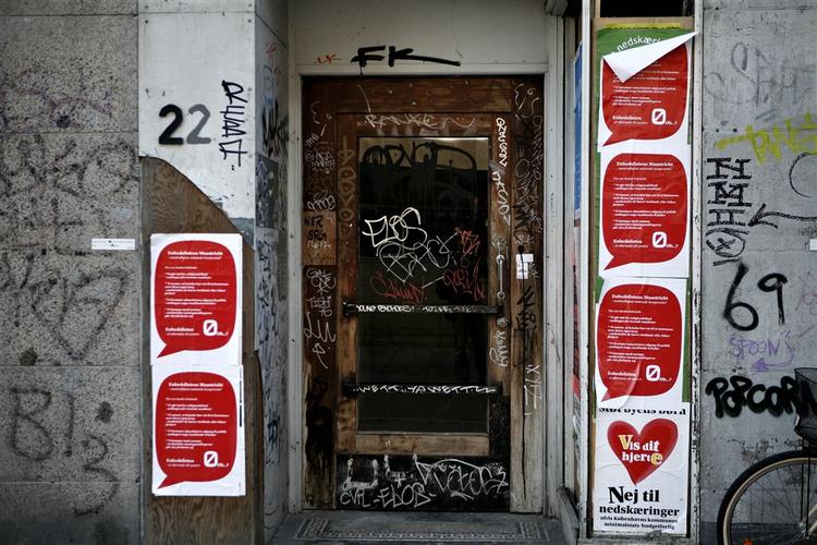 En gruppe, der kritiserer Enhedslistens behandling af folketingskandidaten Asmaa Abdol-Hamid, har sat plakater op på Nørrebro. 