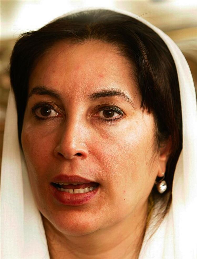 Den tidligere premierminister Benazir Bhutto er vendt tilbage til sit hjemland for at gøre comeback i pakistansk politik. 