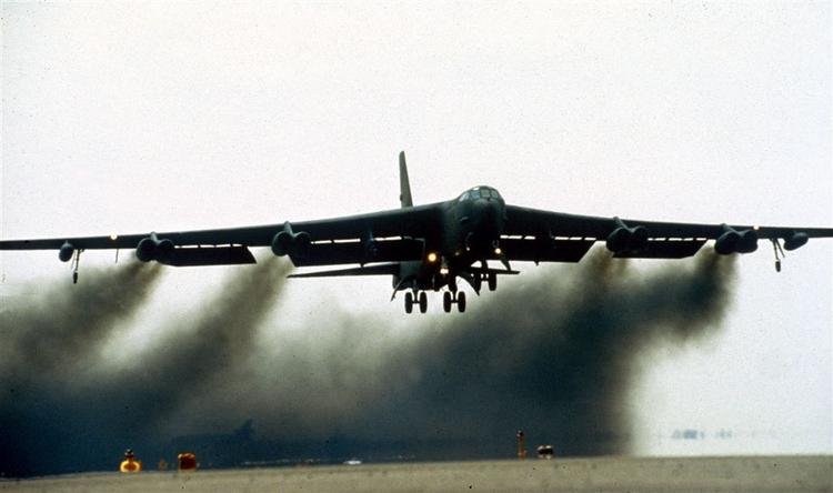 Et B52-bombefly blev ved en fejl udstyret med atomvåben. 