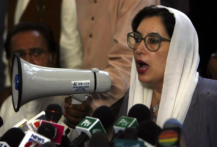 Benazir Bhutto langede ud efter al-Qaeda efter attentatforsøg. 