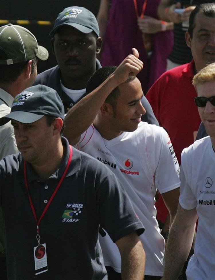 Lewis Hamilton var glad efter dagens tidskørsel forud for Formel 1-finalen i Brasilien i morgen. Han har fået en startposition foran sine nærmeste konkurrenter til VM-titlen. 