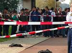 Politiafspærring efter knivstikkeri ud for skole i Slotervaart. 