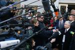 Polske kommentatorer har kaldt valget en folkeafstemning om den halvautoritære nationalistiske regeringschef Jaroslaw Kaczynski. Han tabte og må nu afgive regeringsmangten. 