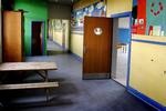 Op mod 100 skoler kan blive sammenlagt efter kommunalreformen trådte i kraft i år. Det viser en rundspørge. 