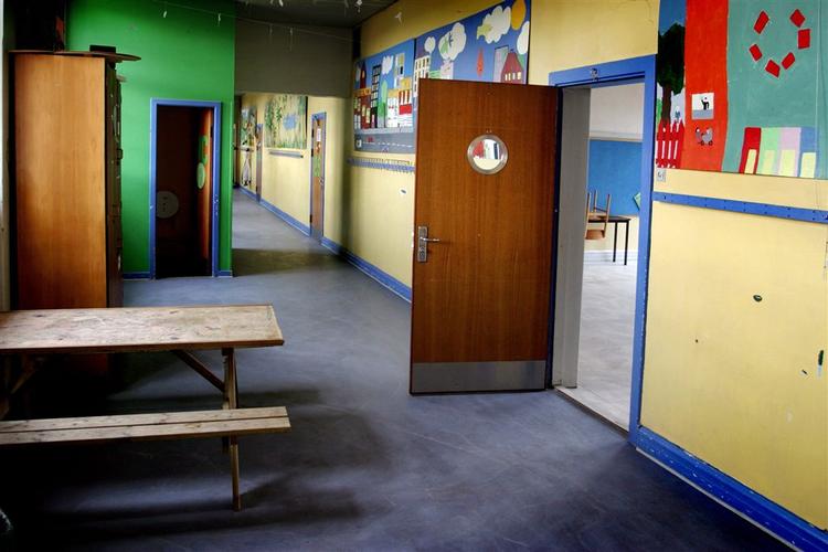 Op mod 100 skoler kan blive sammenlagt efter kommunalreformen trådte i kraft i år. Det viser en rundspørge. 