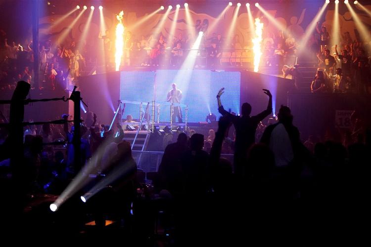 Pede B. gør sig klar til indmarchen til finalen. 