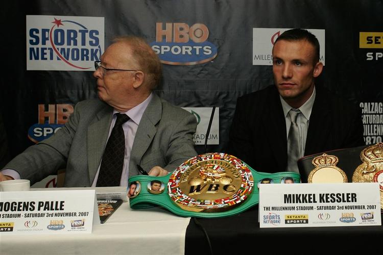 Promotor Mogens Palle og Mikkel Kessler kommer til at tjene rigtig godt på VM-kampen mod Joe Calzaghe. Men hæderen er vigtigere, mener Kessler. 