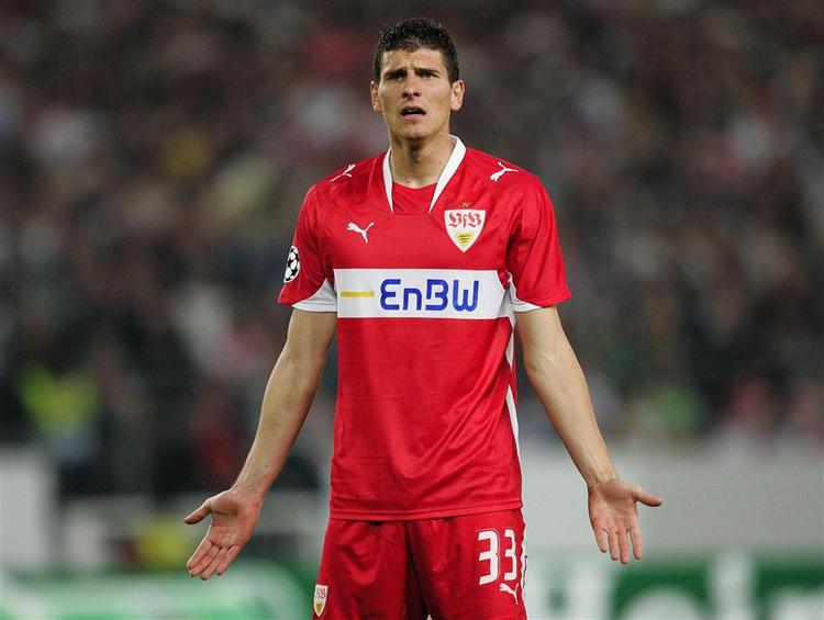 Stuttgart's Mario Gomez efter nederlaget til Barcelona. 