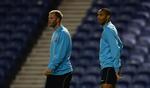 Eidur Gudjohnsen (t.v.) skal bl.a. støbe kuglerne til Thierry Henry i udekampen i Glasgow mod de lokale helte fra Rangers FC. 